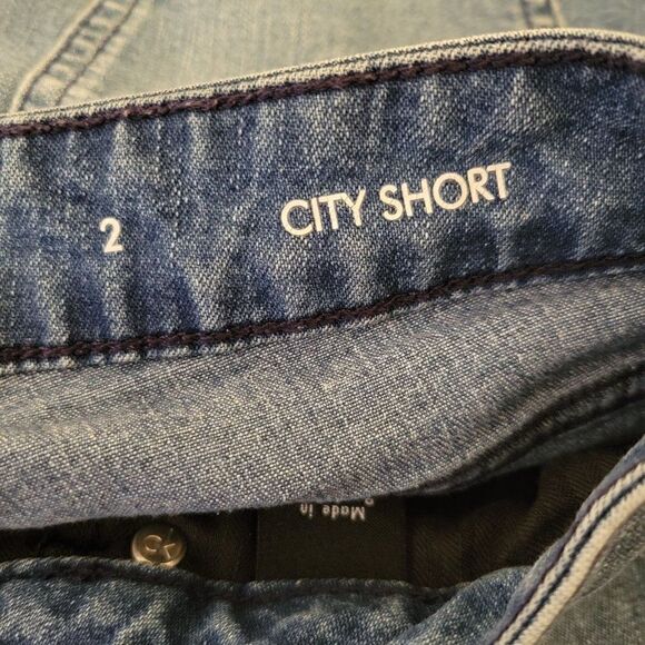 Calvin Klein Jean City Shorts (size 2) - Picture 5 of 6